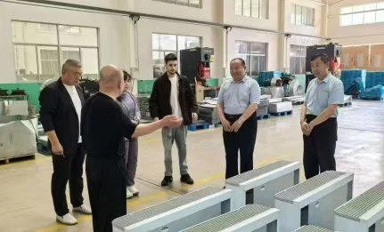 Visite de clients internationaux à l'usine Shunda HVAC